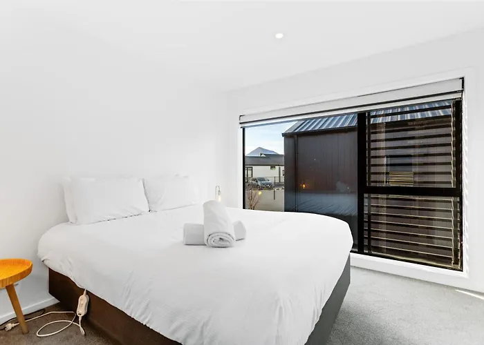 Modern Townhouse, Alpine Views, Close To Hébergement de vacances *